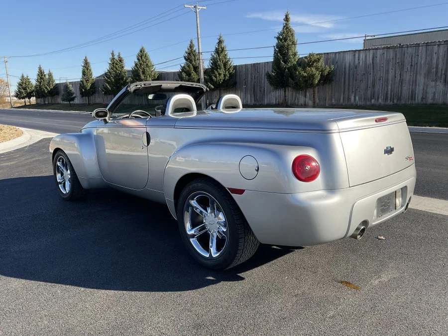 2004 Chevrolet SSR - Image 3 of 11