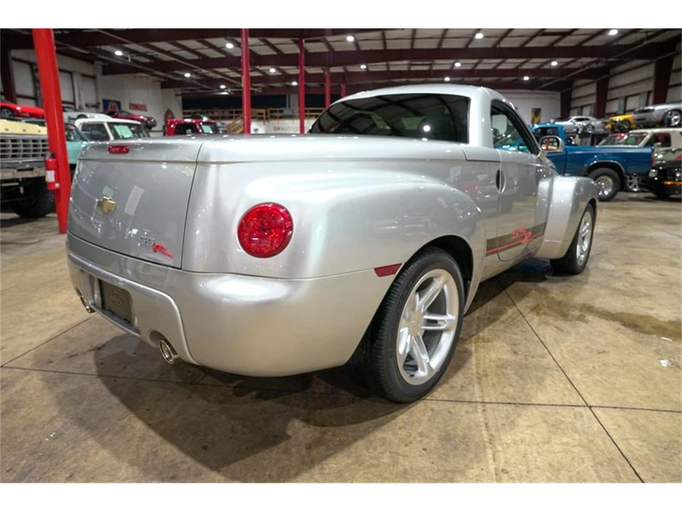 2004 Chevrolet SSR - Image 24 of 31