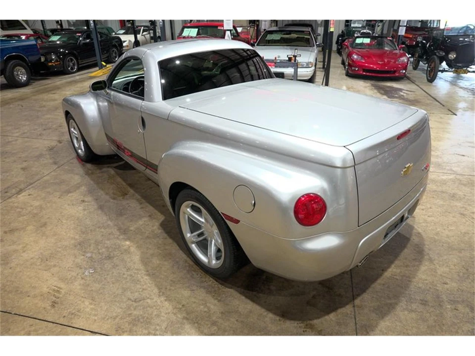 2004 Chevrolet SSR - Image 30 of 31