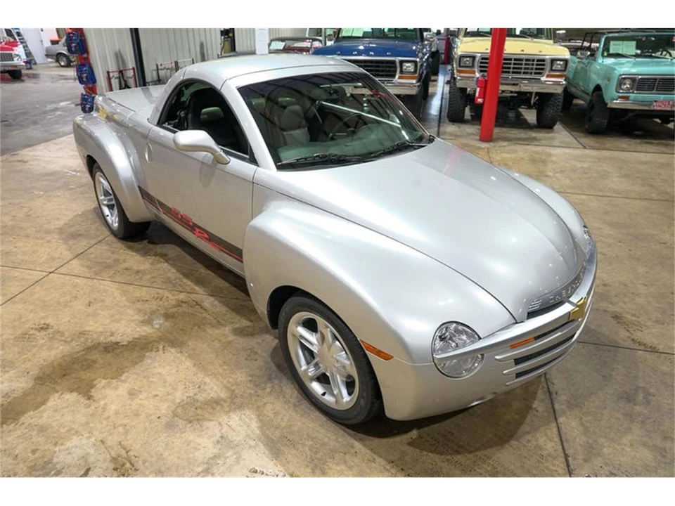 2004 Chevrolet SSR - Image 28 of 31