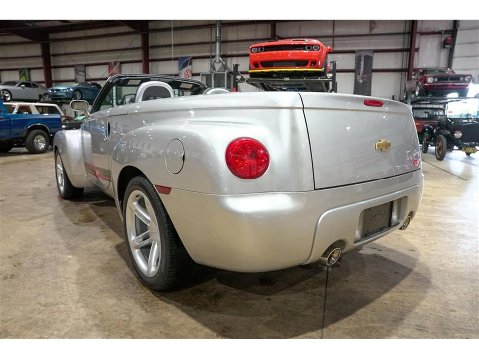 2004 Chevrolet SSR - Image 6 of 31