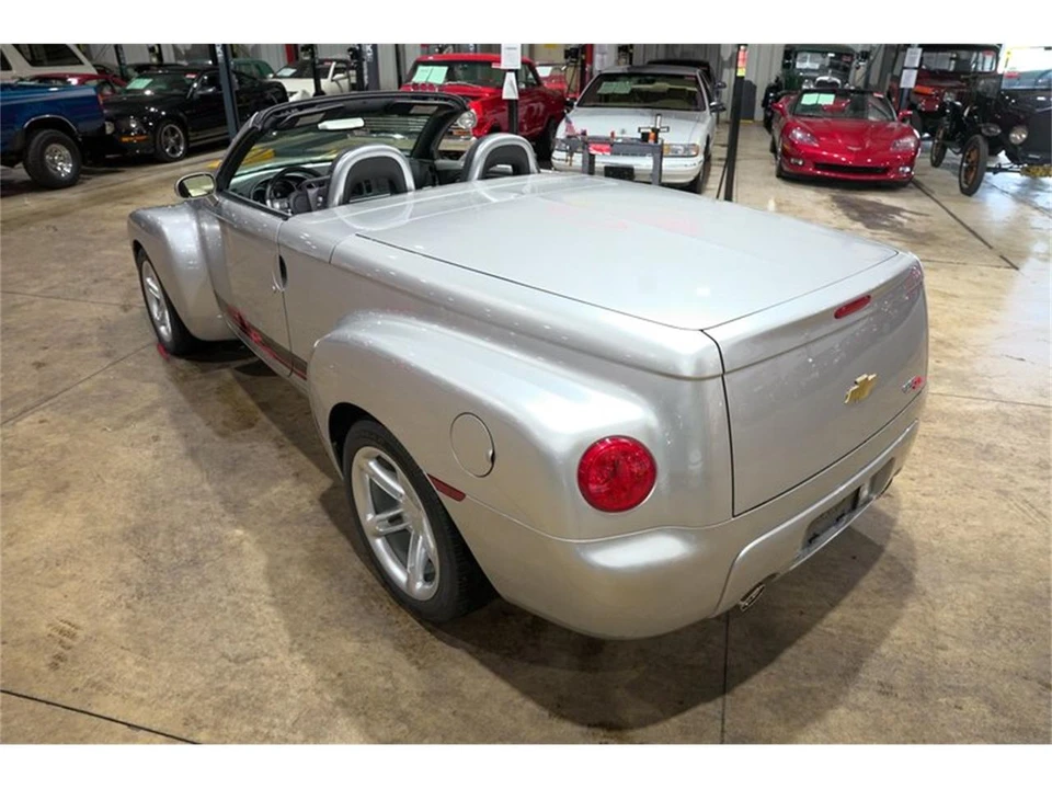2004 Chevrolet SSR - Image 16 of 31