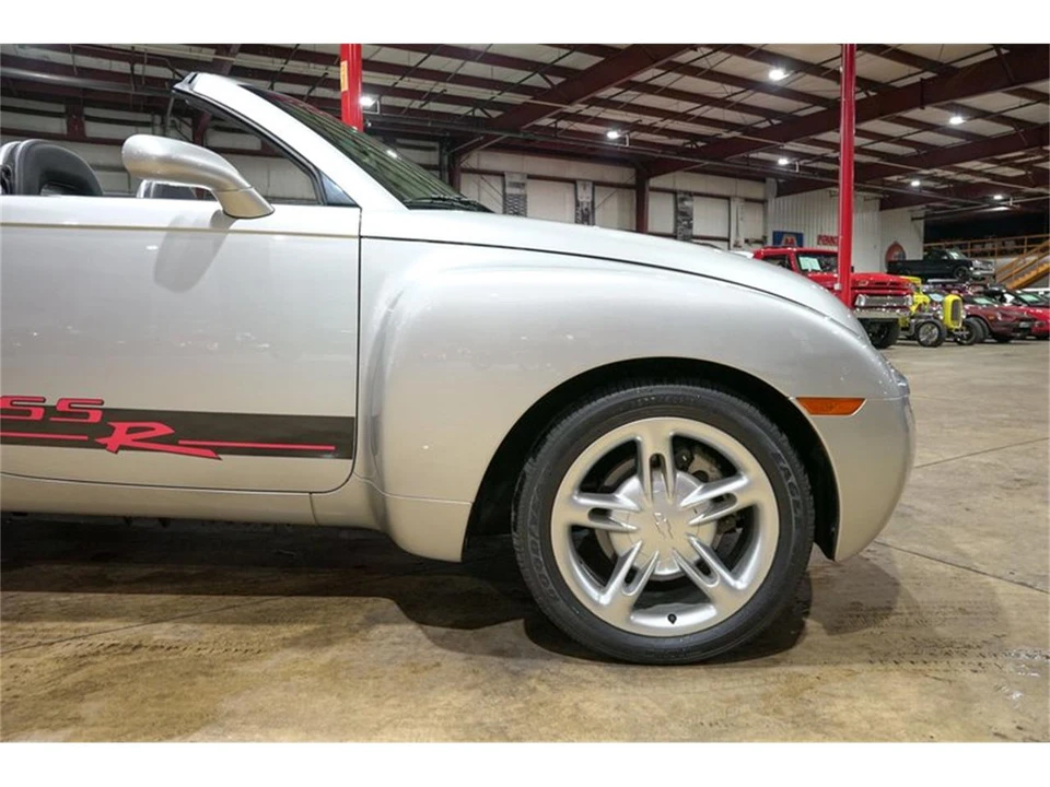 2004 Chevrolet SSR - Image 11 of 31