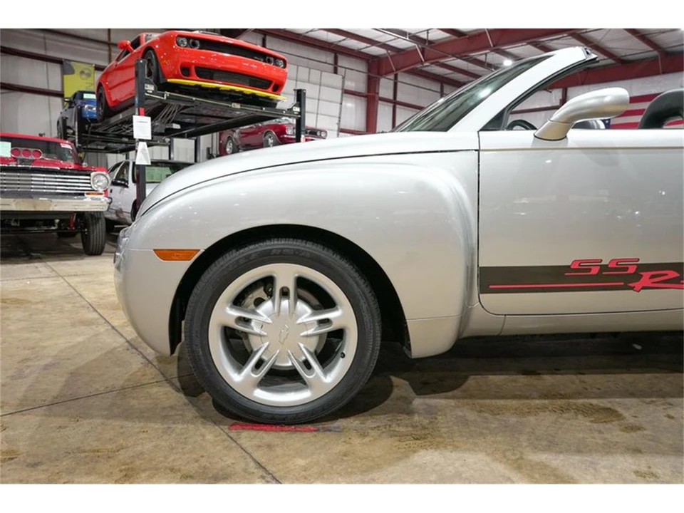2004 Chevrolet SSR - Image 3 of 31