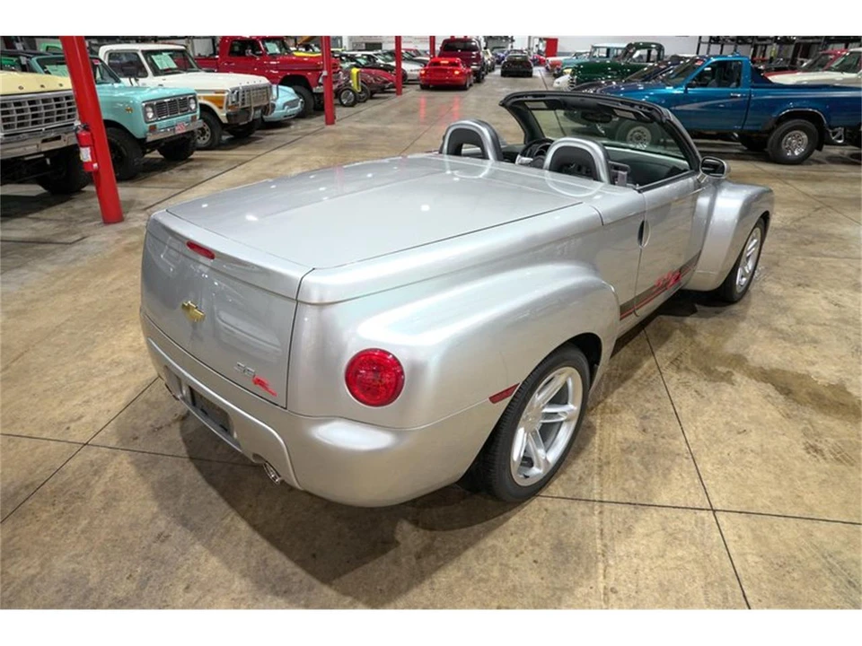 2004 Chevrolet SSR - Image 17 of 31