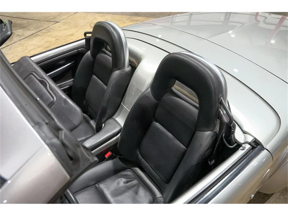 2004 Chevrolet SSR - Image 19 of 31