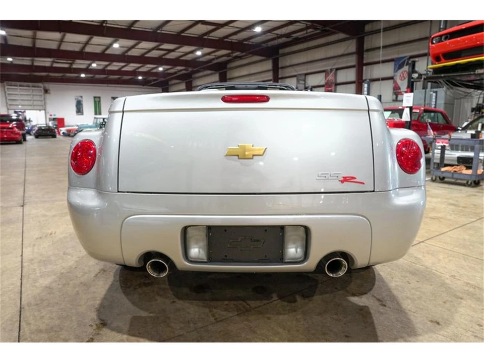 2004 Chevrolet SSR - Image 7 of 31