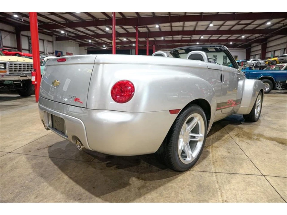 2004 Chevrolet SSR - Image 8 of 31