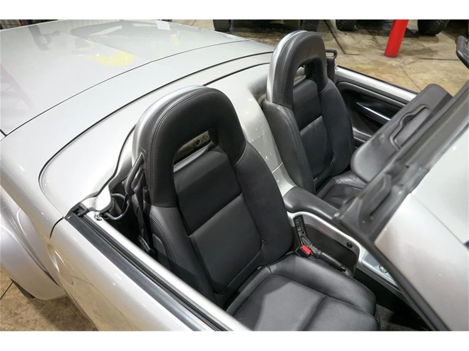 2004 Chevrolet SSR - Image 18 of 31