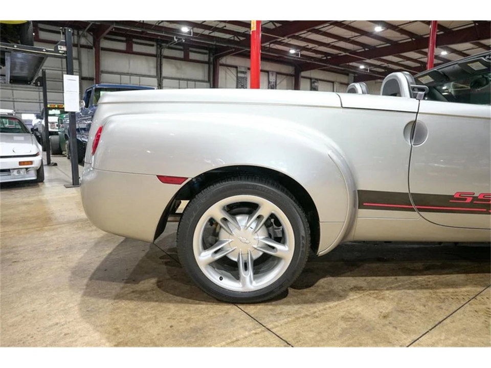 2004 Chevrolet SSR - Image 9 of 31