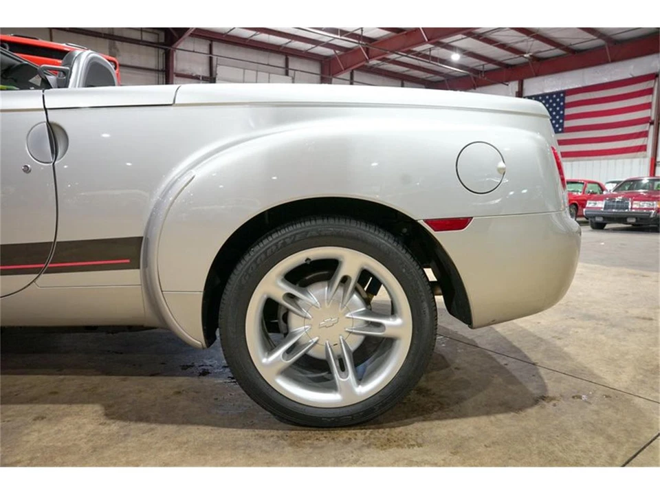 2004 Chevrolet SSR - Image 5 of 31