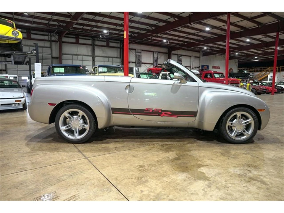 2004 Chevrolet SSR - Image 10 of 31