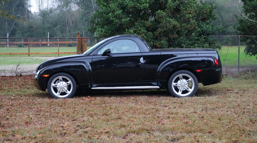2004 Chevrolet SSR - Image 2 of 10