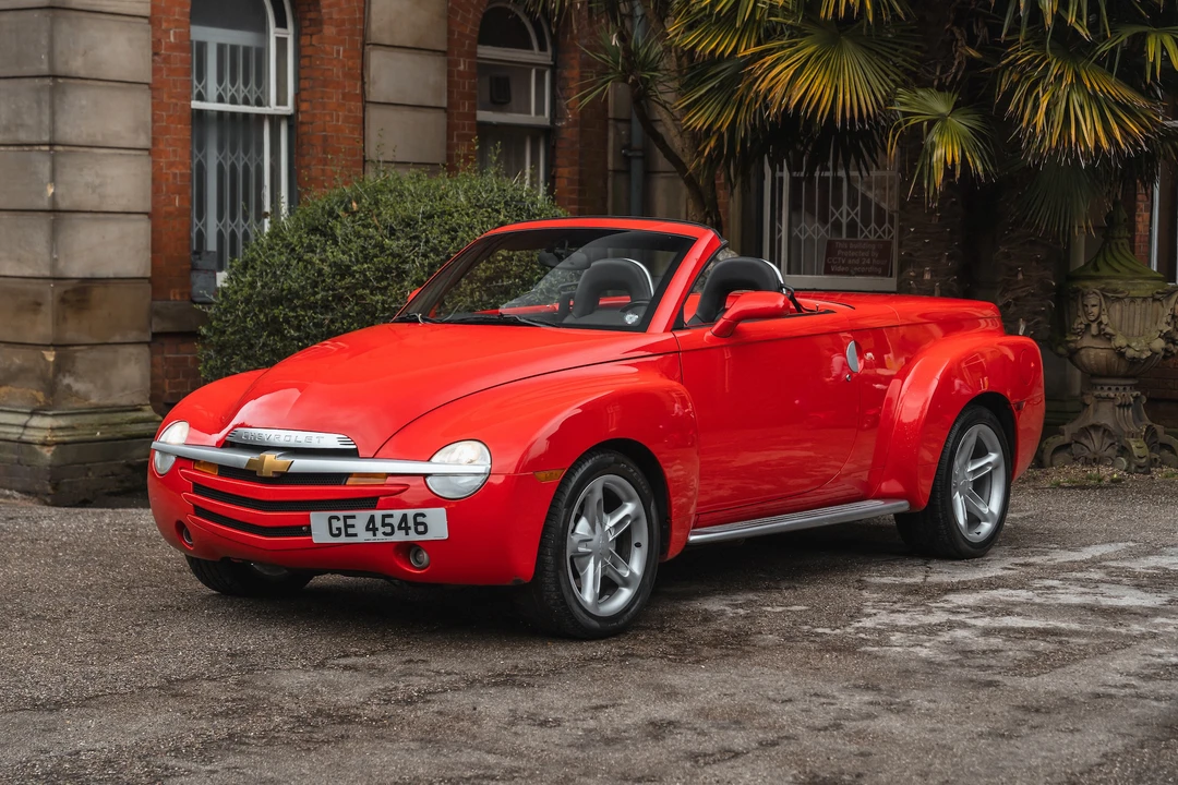 2004 Chevrolet SSR - Image 2 of 31
