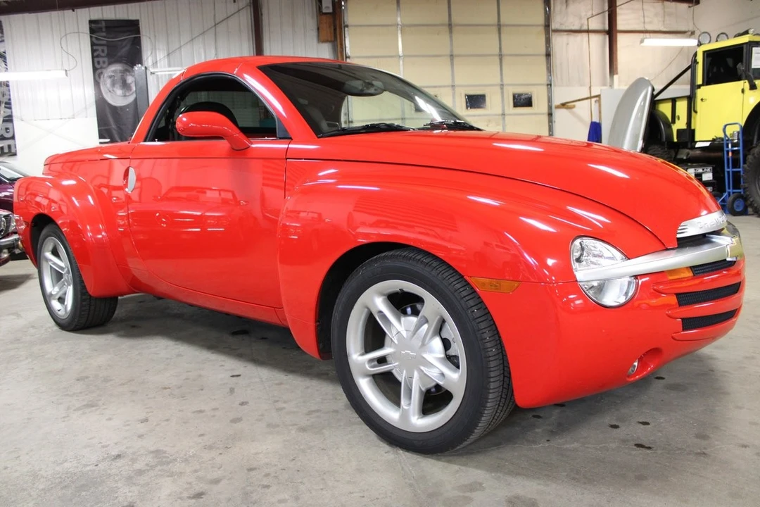 2004 Chevrolet SSR - Image 8 of 12