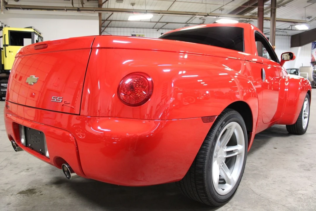 2004 Chevrolet SSR - Image 6 of 12