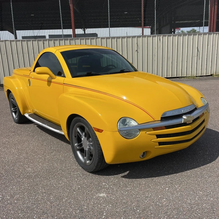 2004 Chevrolet SSR - Image 2 of 21