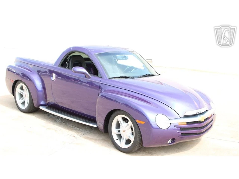 2004 Chevrolet SSR - Image 2 of 31
