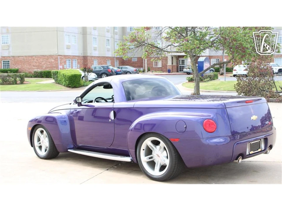 2004 Chevrolet SSR - Image 8 of 31