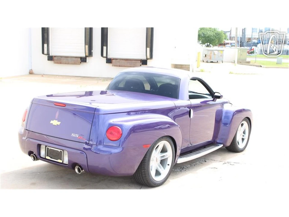 2004 Chevrolet SSR - Image 10 of 31