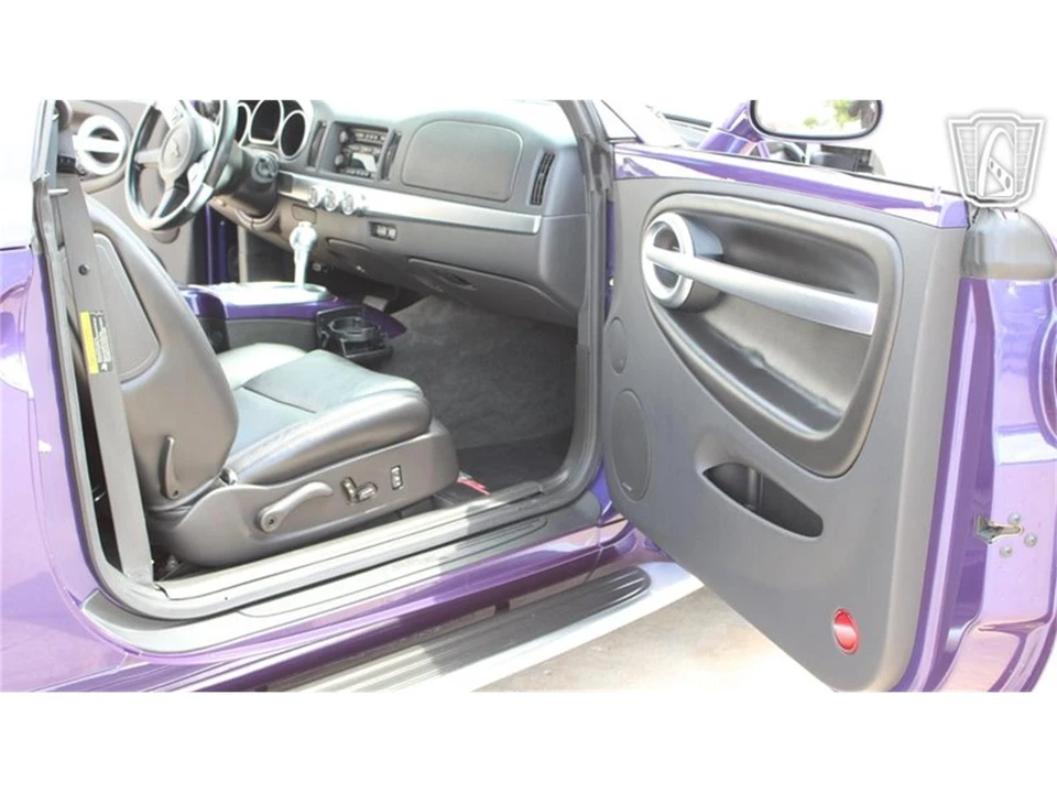 2004 Chevrolet SSR - Image 7 of 31