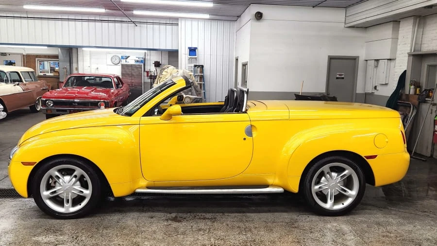 2004 Chevrolet SSR - Image 2 of 26