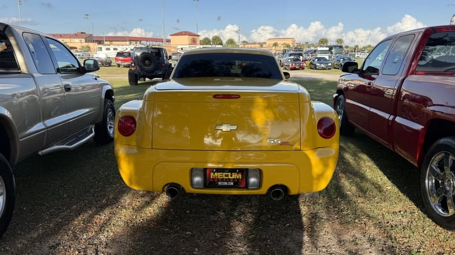 2004 Chevrolet SSR - Image 9 of 26