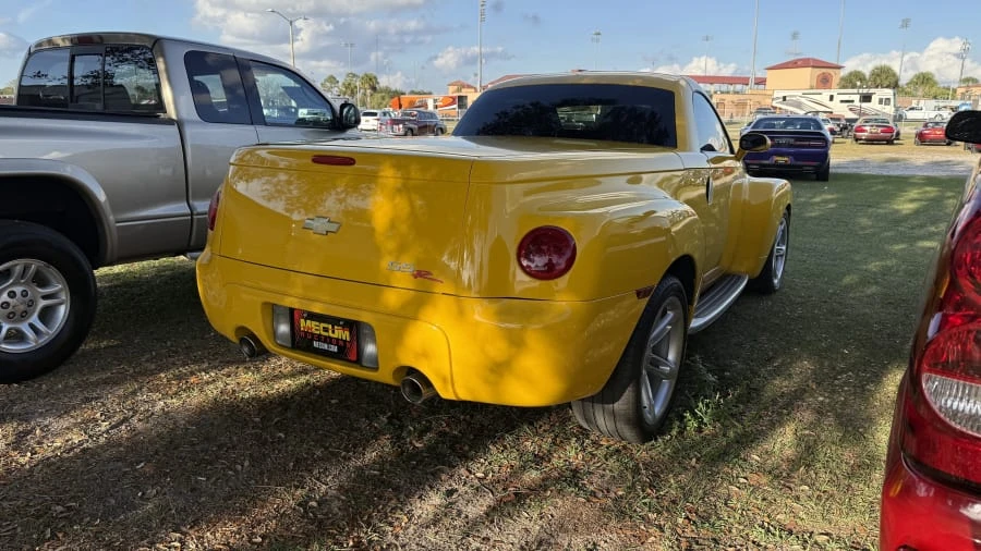 2004 Chevrolet SSR - Image 3 of 26