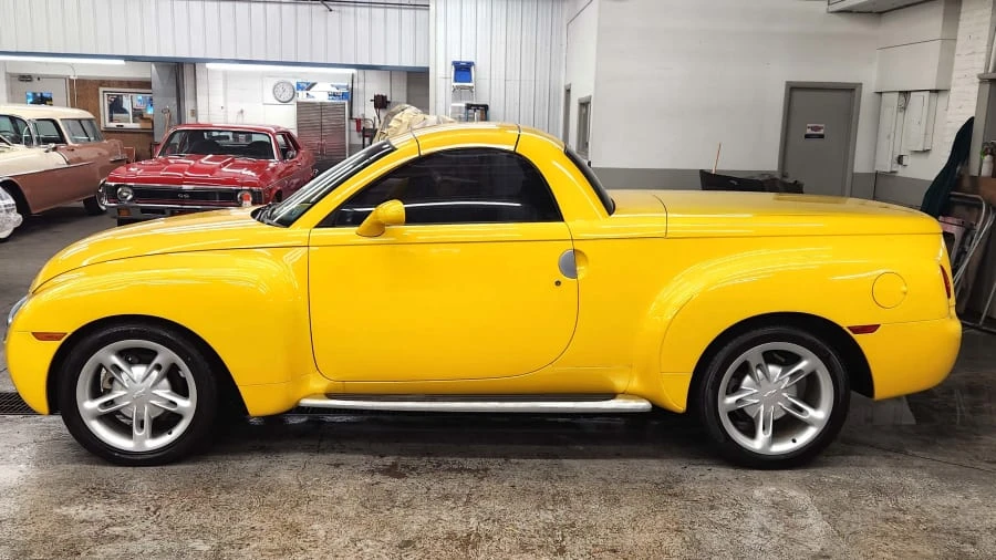 2004 Chevrolet SSR - Image 16 of 26
