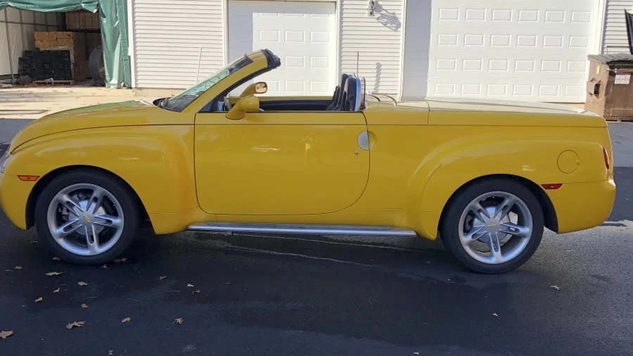 2004 Chevrolet SSR - Image 2 of 10