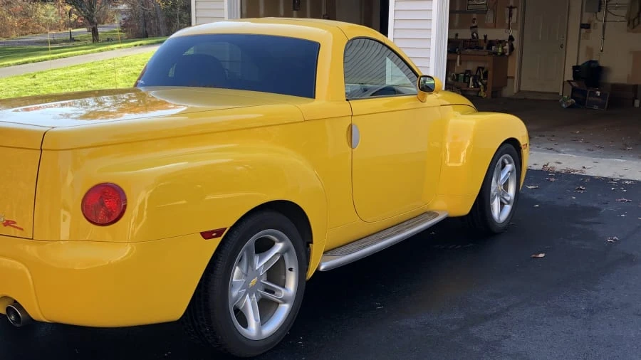 2004 Chevrolet SSR - Image 3 of 10