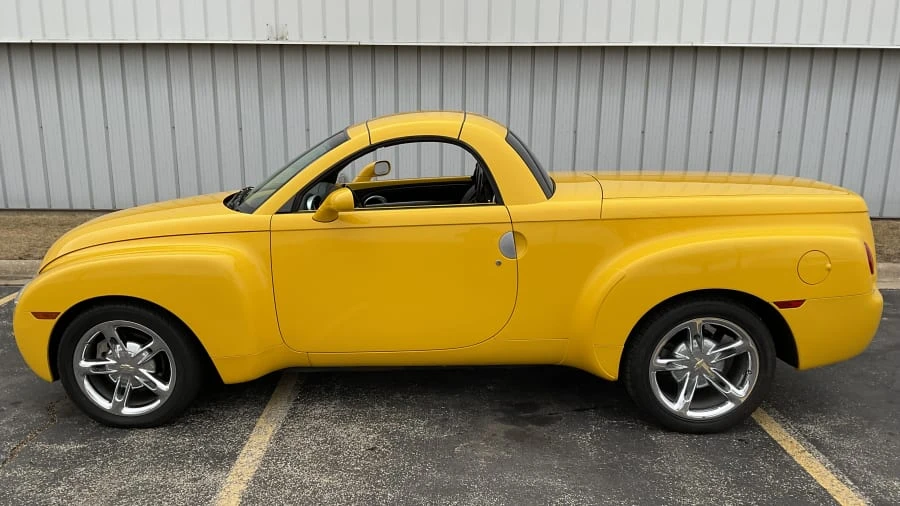 2004 Chevrolet SSR - Image 11 of 12