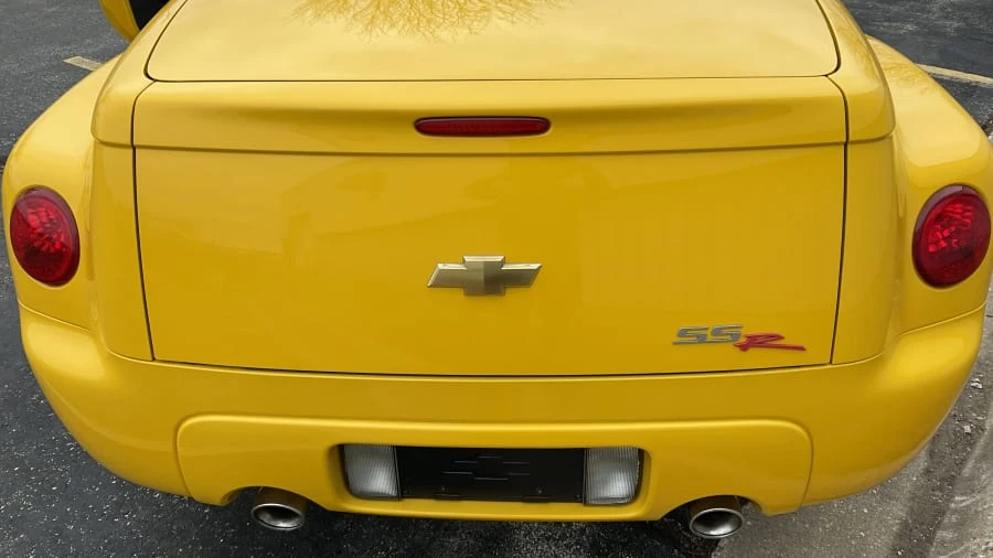 2004 Chevrolet SSR - Image 9 of 12