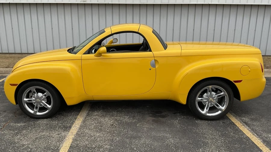 2004 Chevrolet SSR - Image 11 of 12