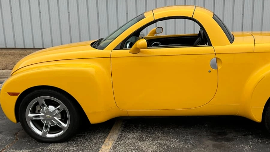 2004 Chevrolet SSR - Image 5 of 5