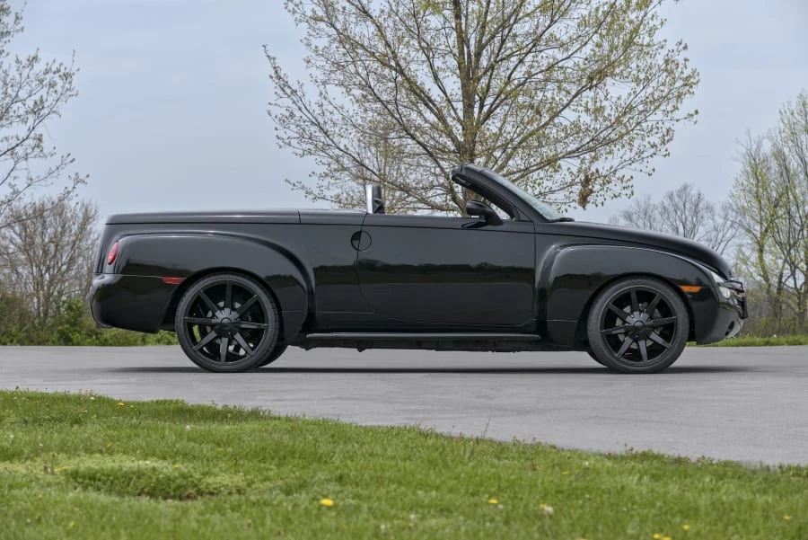 2004 Chevrolet SSR - Image 2 of 31