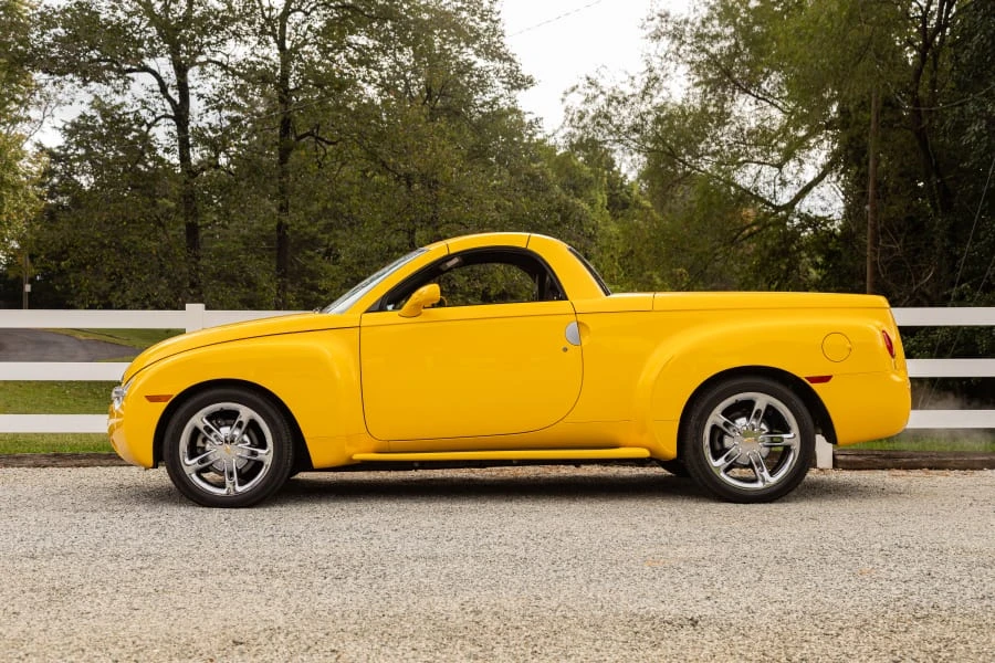 2004 Chevrolet SSR - Image 2 of 29