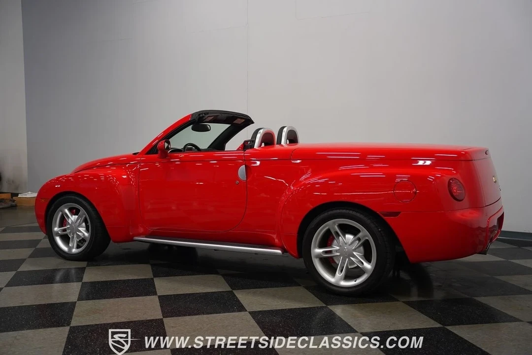 2004 Chevrolet SSR - Image 11 of 12
