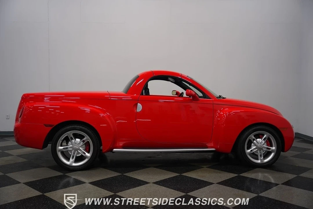 2004 Chevrolet SSR - Image 18 of 21