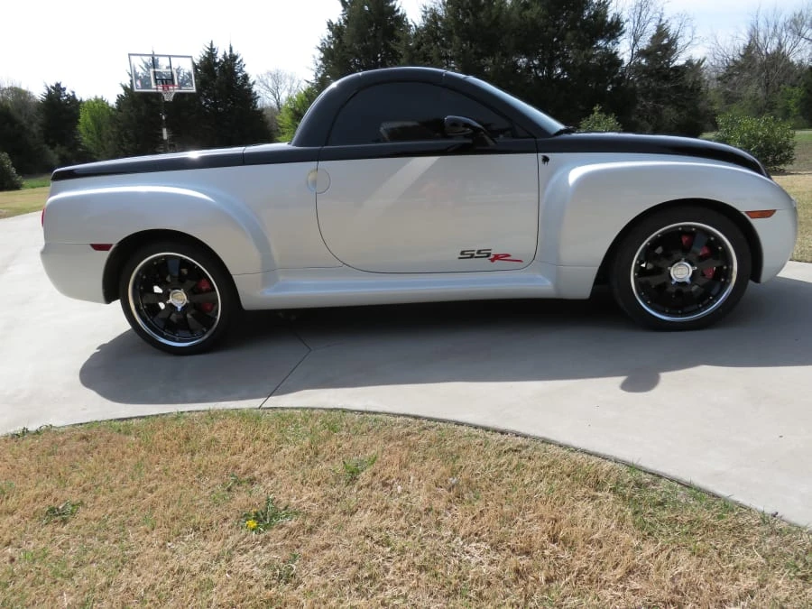 2004 Chevrolet SSR - Image 2 of 13