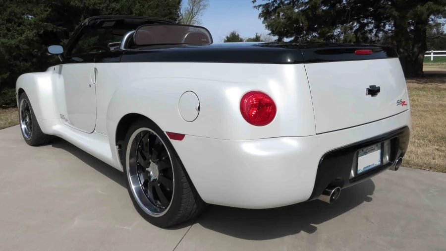 2004 Chevrolet SSR - Image 3 of 13