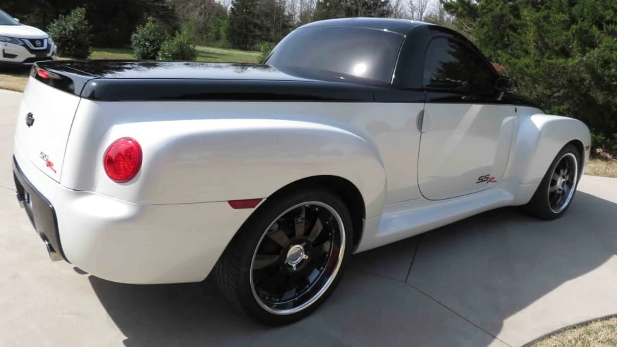 2004 Chevrolet SSR - Image 12 of 13