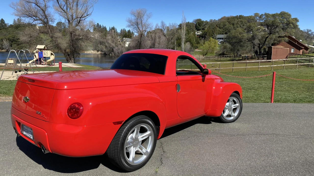 2004 Chevrolet SSR - Image 15 of 20