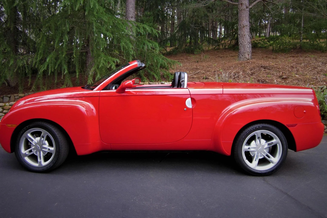 2004 Chevrolet SSR - Image 3 of 20
