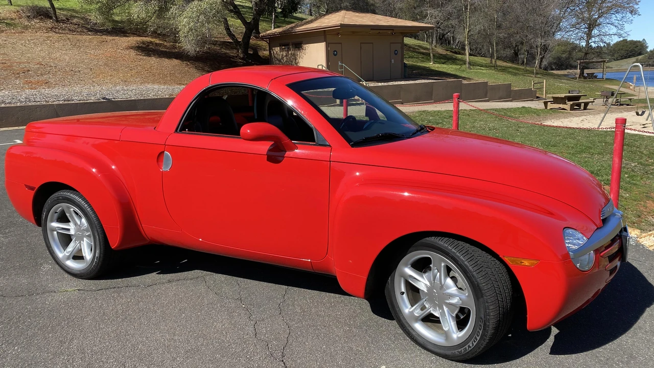 2004 Chevrolet SSR - Image 16 of 20