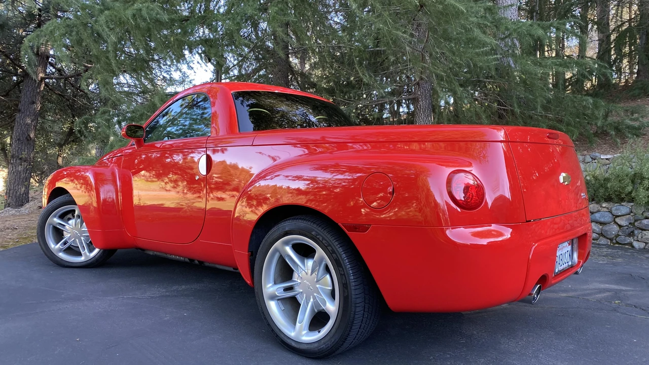 2004 Chevrolet SSR - Image 9 of 20