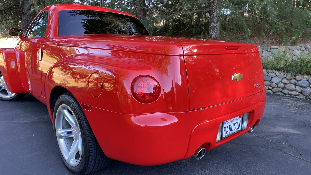 2004 Chevrolet SSR - Image 11 of 20