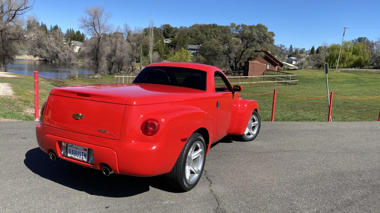 2004 Chevrolet SSR - Image 13 of 20