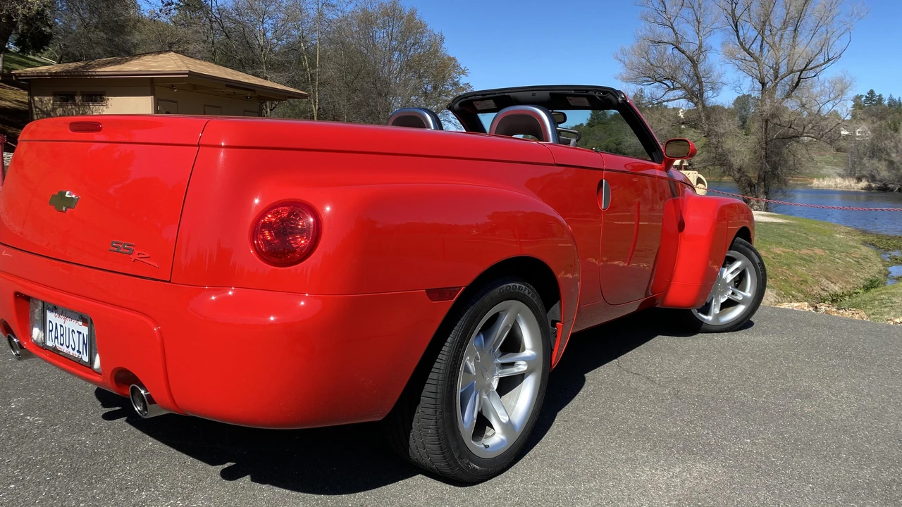2004 Chevrolet SSR - Image 14 of 20