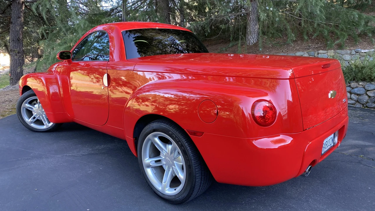 2004 Chevrolet SSR - Image 10 of 20